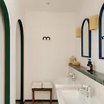 Boutique Responsable Et Restaurant Basgi Basgi Hotel 4*