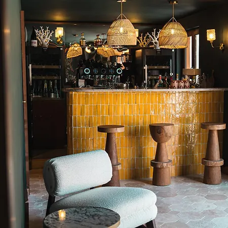 Boutique Responsable Et Restaurant Basgi Basgi 4* Сен-Флоран