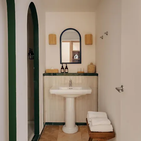 Boutique Responsable Et Restaurant Basgi Basgi