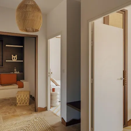 Boutique Responsable Et Restaurant Basgi Basgi 4* Сен-Флоран