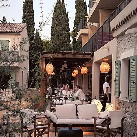Boutique Responsable Et Restaurant Basgi Basgi מלון 4*