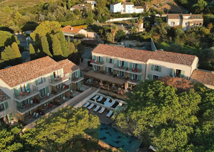 Boutique Responsable Et Restaurant Basgi Basgi Hotel Saint-Florent (Corsica)