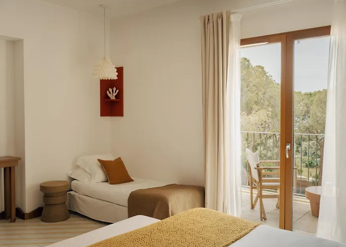 Boutique Responsable Et Restaurant Basgi Basgi 4*