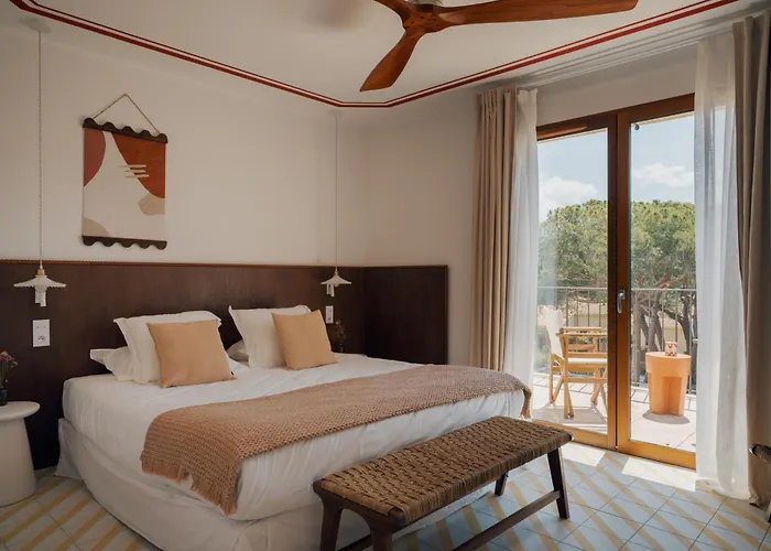 Boutique Responsable Et Restaurant Basgi Basgi Saint-Florent (Corsica)