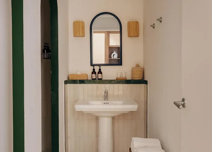 Boutique Responsable Et Restaurant Basgi Basgi