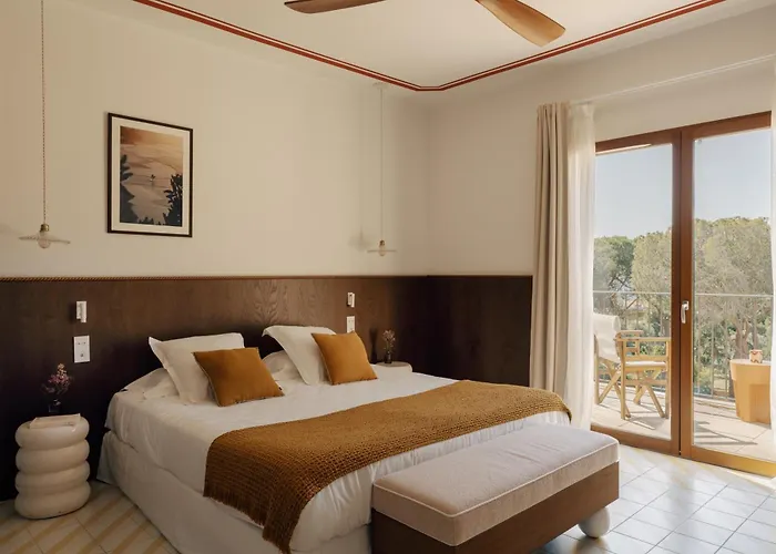 Boutique Responsable Et Restaurant Basgi Basgi Saint-Florent (Corsica)